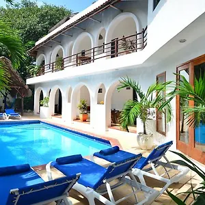 https://club-yebo-hotel.allrivieramayahotels.com